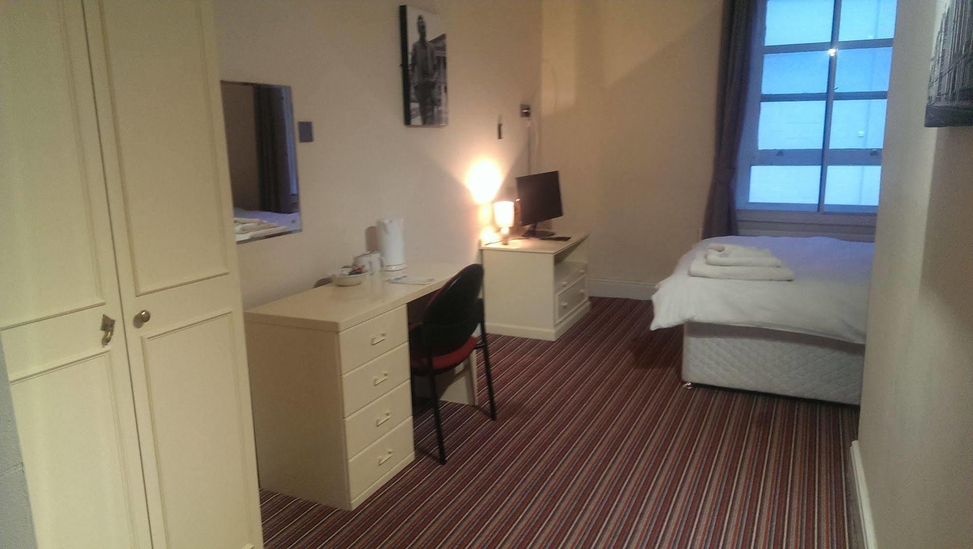 Hotel Huddersfield Zewnętrze zdjęcie